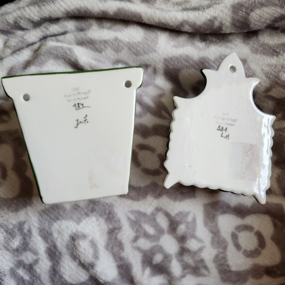 Wall hung ceramic soap sopa dish and flower pot vase hand painted - Picture 2 of 6